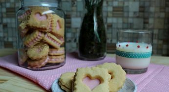 Biscoito Amanteigado com Recheio de Morango