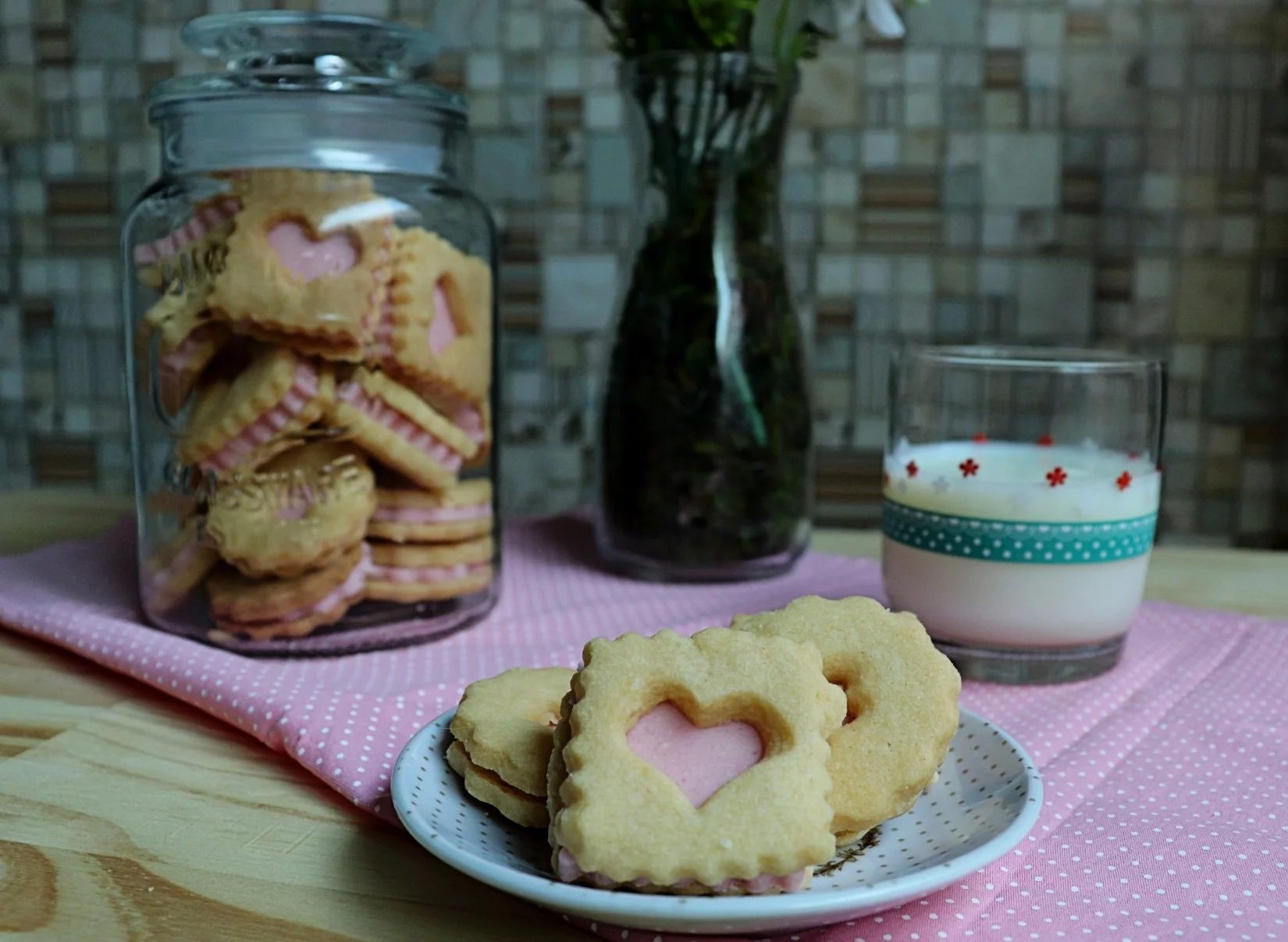 Biscoito Amanteigado com Recheio de Morango