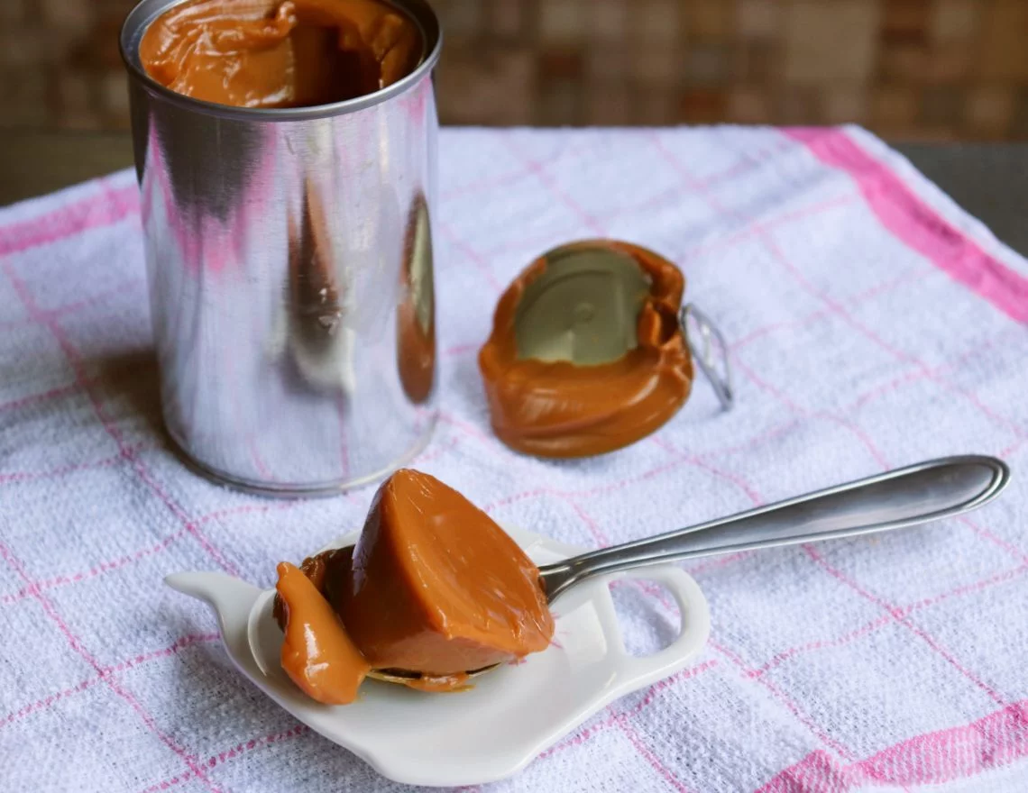 imagem lata de leite condensado cozido