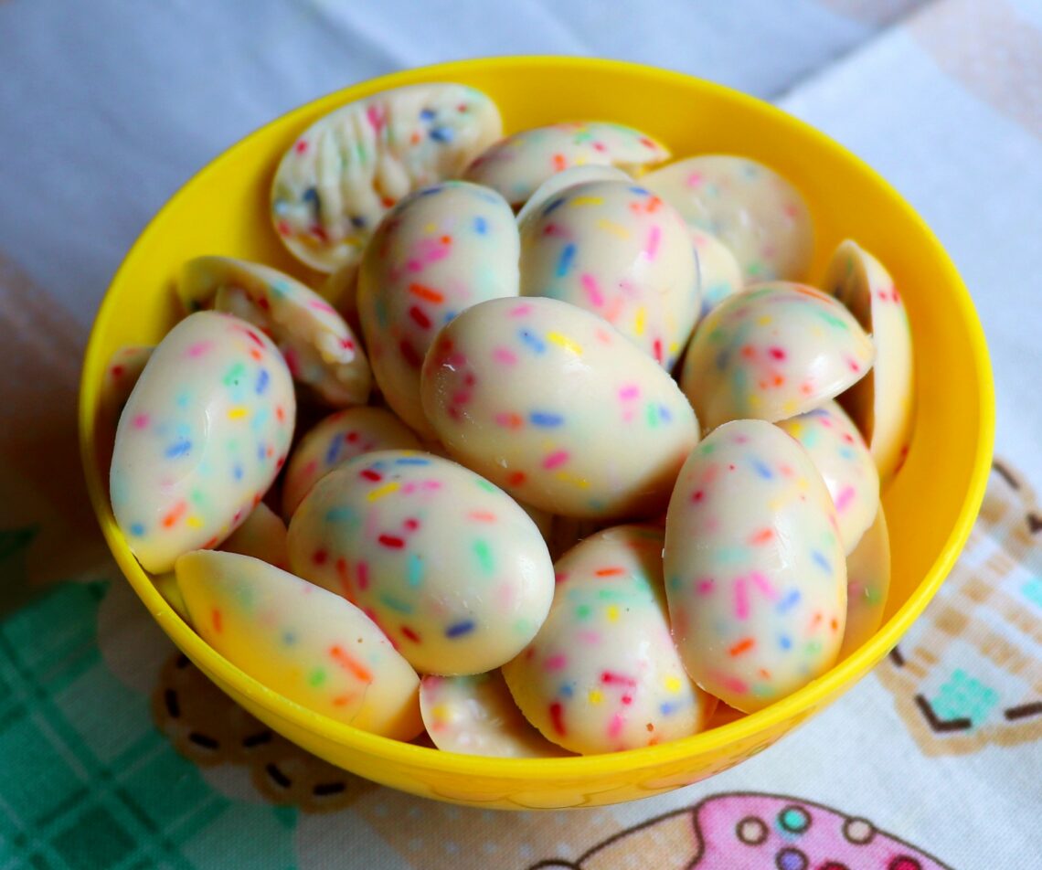 imagem mini ovos de páscoa colorido