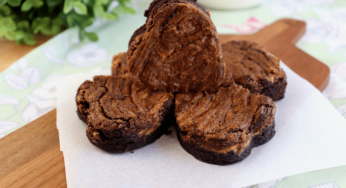 Brownie de Cacau em Pó com Pasta de Amendoim